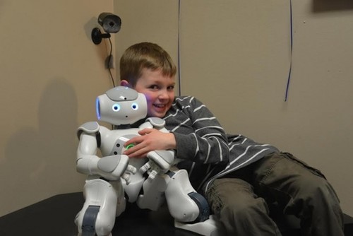 机器人NAO能帮助自闭症儿童克服社交障碍