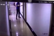 男子酒后拿走“万能房卡” 深夜连闯10户,专开女子房门!