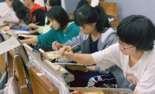 2022届艺考生注意_这些院校文化分只过本科线是录取不了的